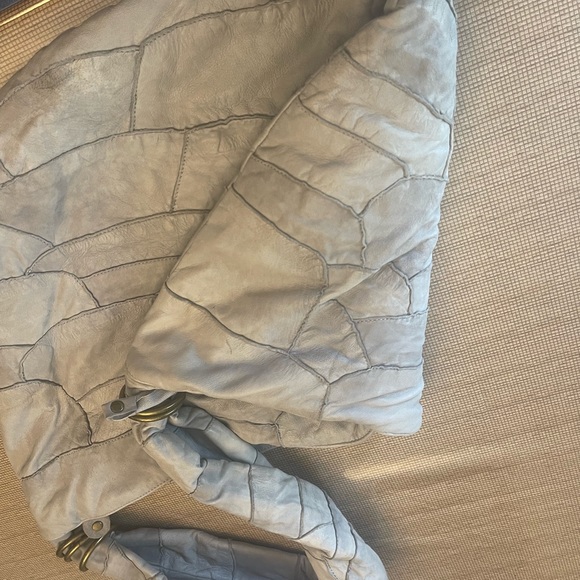 The softest gray leather De.De bag. - Picture 14 of 16